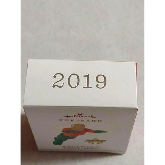 HALLMARK 2019 AQUAMAN MINIATURE DC COMICS KEEPSAKE ORNAMENT - Picture 2 of 3